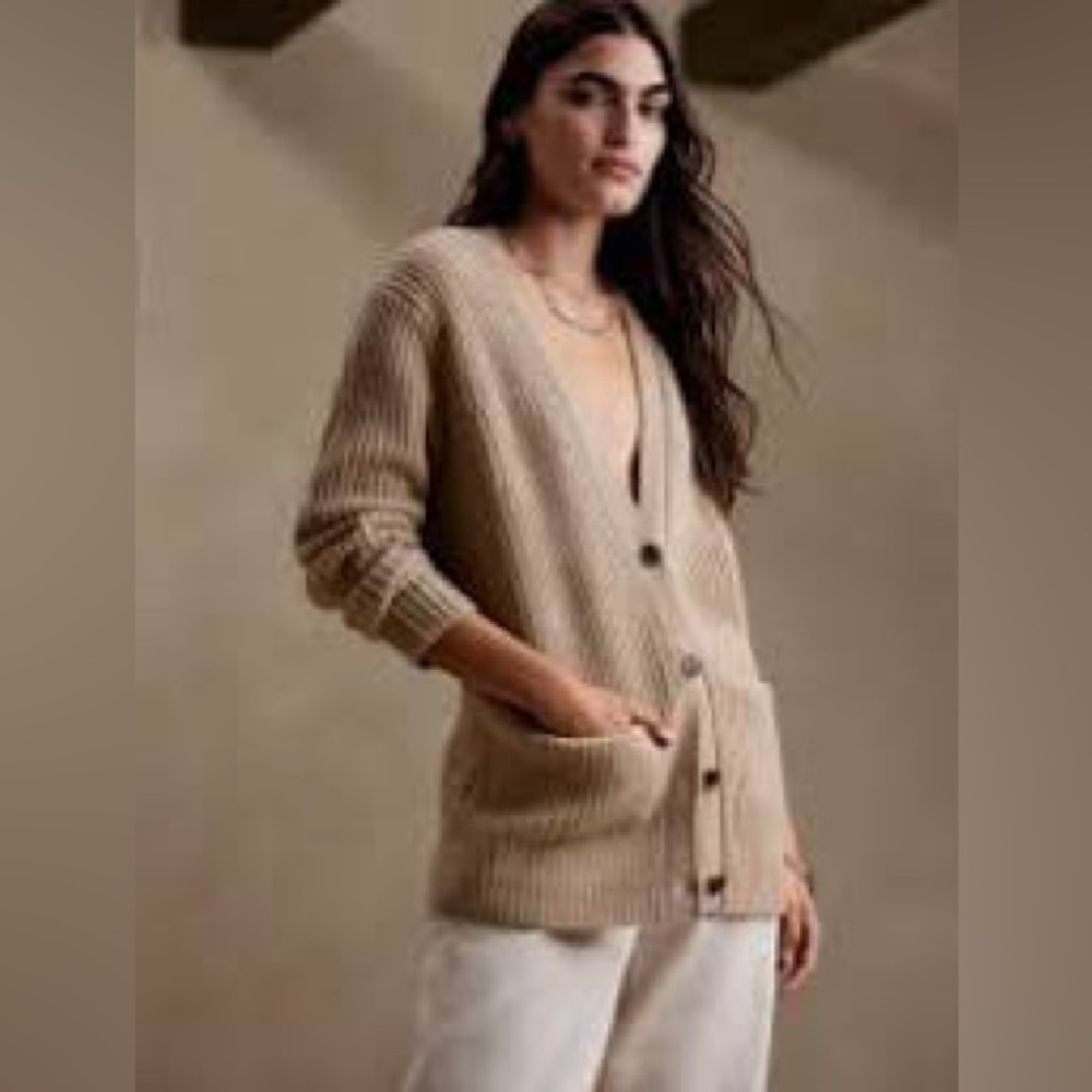 Banana republic CURIO RELAXED CASHMERE CARDIGAN in sable brand new size small.